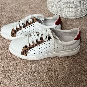 Johnston and Murphy Nora sneakers size 9-1/2 womens. Leather, never worn $70